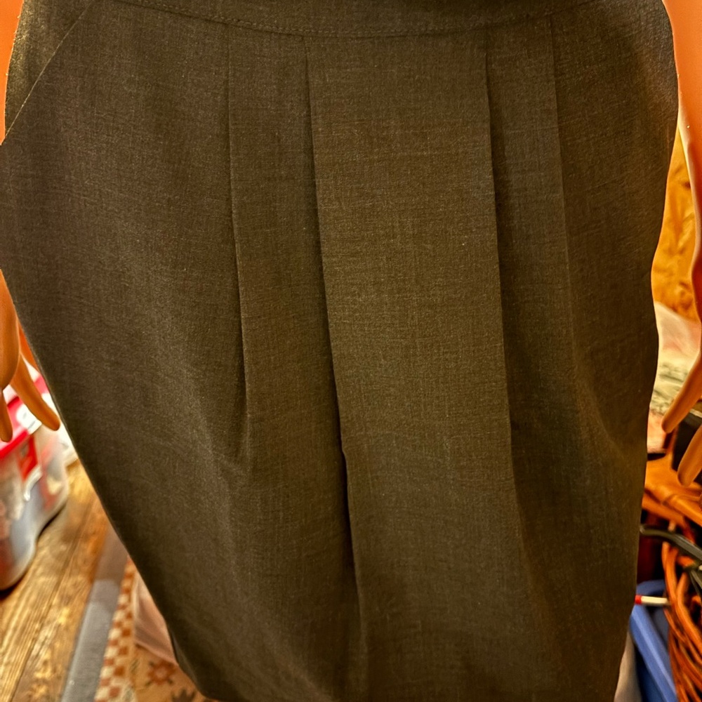 Classic Gray Pleated Women’s Skirt Size 8